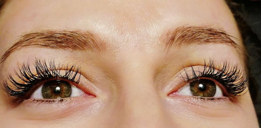 Afla cum poti sa ai sprancene perfecte cu cea mai naturala metoda de conturare. Ce trebuie sa stim inainte de a alege procedura de microblading.